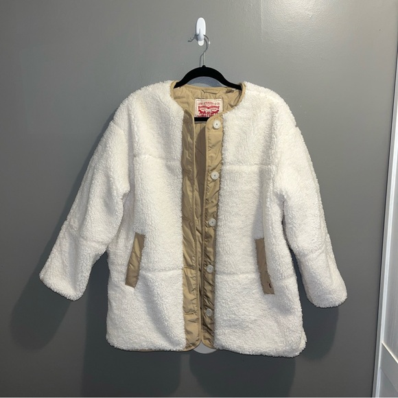 Levi’s women’s MARLOWE OVERSIZED REVERSIBLE SHERPA Quilted JACKET - Picture 8 of 16